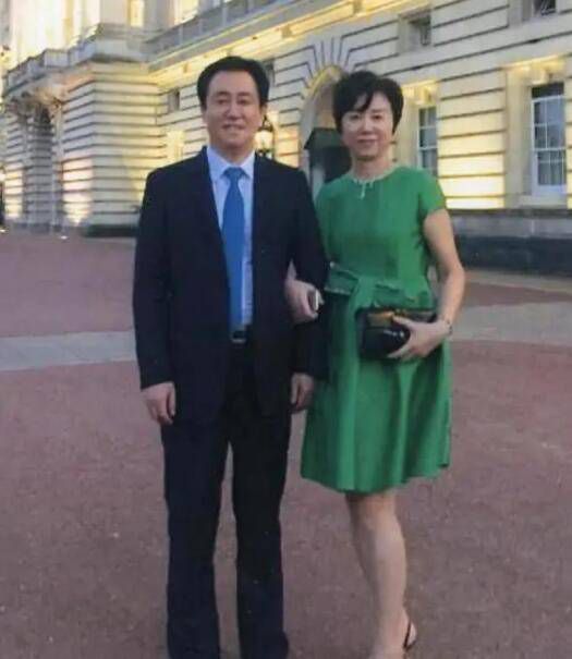 除非经验丰富，否则连善于启发演员的导演(天知道这样的导演有几个)也会滥举例说明，我在拍摄第一部影片《男儿本色》时有一暮表现情感的场景，我必须无奈地接受现实，那就是我再也不能走路和做爱了。